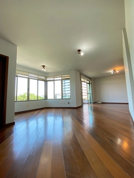Apartamento na Agronômica com 3 dormitórios 1 suíte e 2 vgs vista mar: 1ª foto da galeria de imagens do imóvel