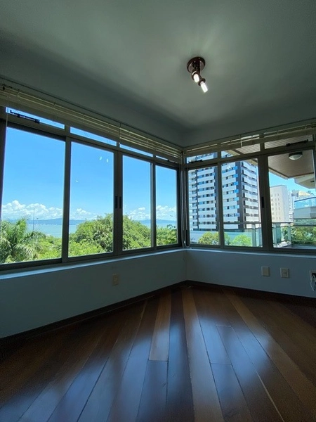 Apartamento na Agronômica com 3 dormitórios 1 suíte e 2 vgs vista mar: 15ª foto da galeria de imagens do imóvel