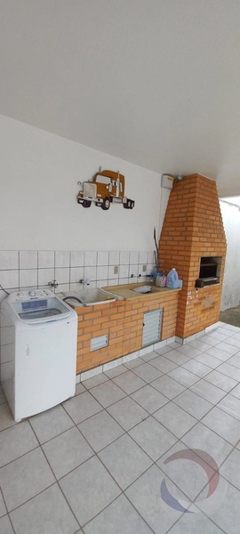 Casa em Barreiros com 4 dormitórios e 4 vagas: 1ª foto da galeria de imagens do imóvel