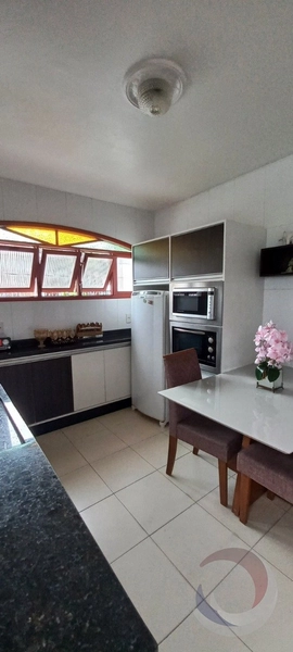 Casa em Barreiros com 4 dormitórios e 4 vagas: 7ª foto da galeria de imagens do imóvel