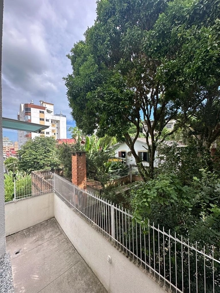 Apartamento em Coqueiros com 4 dormitórios, sendo 1 suíte e 2 vagas: 18ª foto da galeria de imagens do imóvel