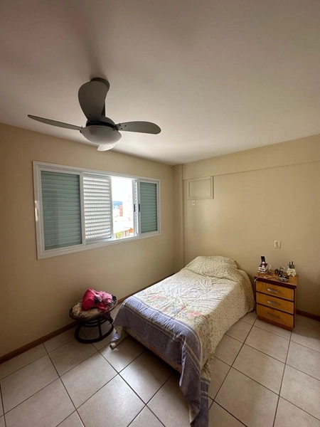 Apartamento em Coqueiros com 4 dormitórios, sendo 1 suíte e 2 vagas: 6ª foto da galeria de imagens do imóvel