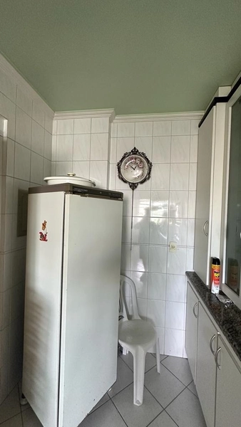Apartamento em Coqueiros com 4 dormitórios, sendo 1 suíte e 2 vagas: 16ª foto da galeria de imagens do imóvel