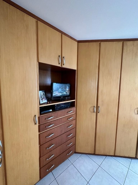Apartamento em Coqueiros com 4 dormitórios, sendo 1 suíte e 2 vagas: 7ª foto da galeria de imagens do imóvel