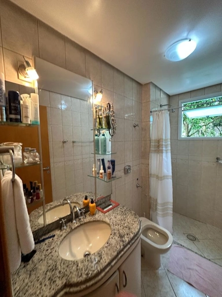 Apartamento em Coqueiros com 4 dormitórios, sendo 1 suíte e 2 vagas: 13ª foto da galeria de imagens do imóvel