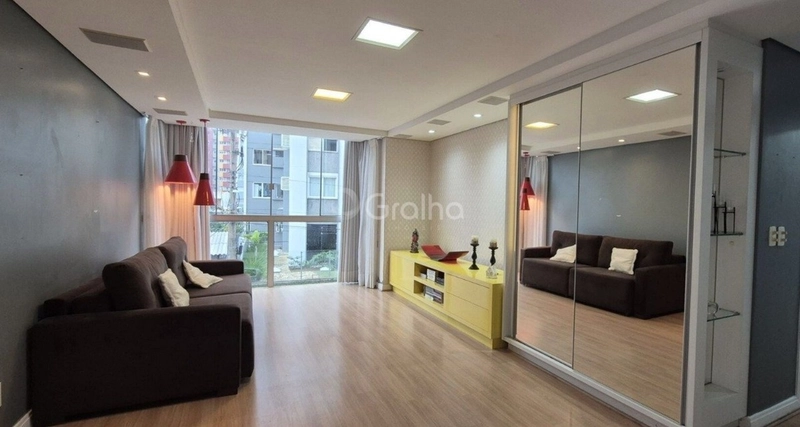 Apartamento na Beira Mar com 3 dormitórios, sendo 1 suítes e 1 vaga: 1ª foto da galeria de imagens do imóvel