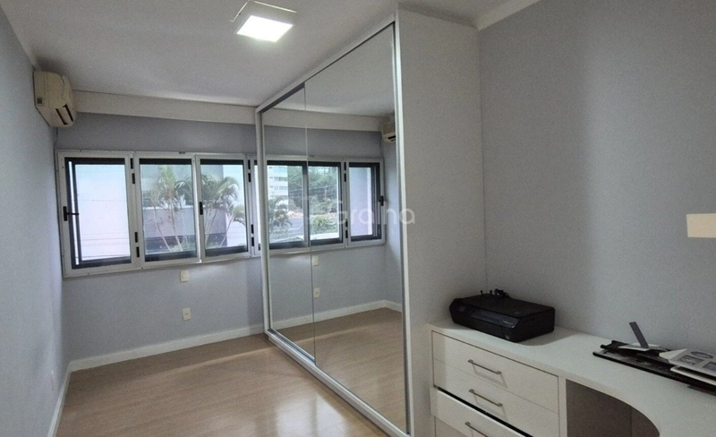 Apartamento na Beira Mar com 3 dormitórios, sendo 1 suítes e 1 vaga: 4ª foto da galeria de imagens do imóvel