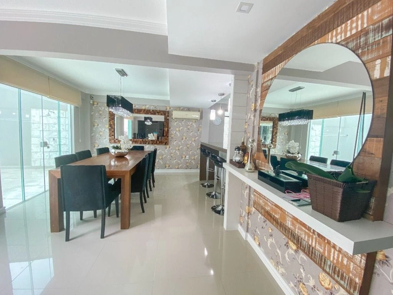 Casa na Coloninha com 4 dormitórios sendo 1 suíte - 170m²: 6ª foto da galeria de imagens do imóvel