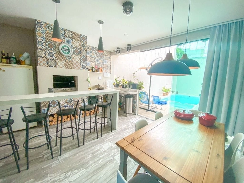Casa na Coloninha com 4 dormitórios sendo 1 suíte - 170m²: 1ª foto da galeria de imagens do imóvel