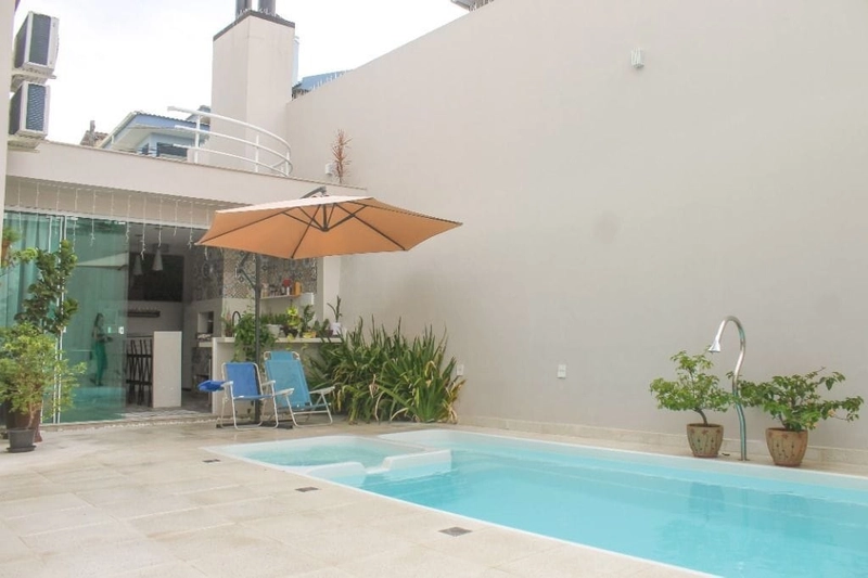 Casa na Coloninha com 4 dormitórios sendo 1 suíte - 170m²: 8ª foto da galeria de imagens do imóvel