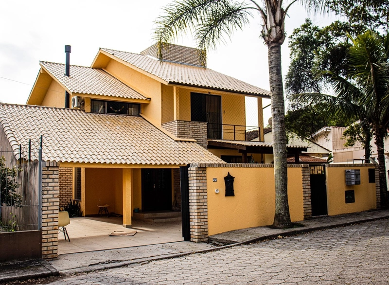 Casa no Campeche com 6 dormitórios: 1ª foto da galeria de imagens do imóvel