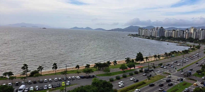 Cobertura na Beira Mar com 3 dormitórios, sendo 1 suítes e 2 vagas: 2ª foto da galeria de imagens do imóvel
