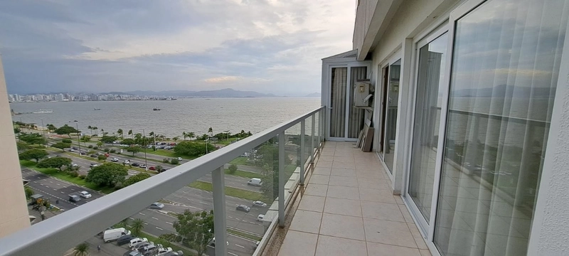 Cobertura na Beira Mar com 3 dormitórios, sendo 1 suítes e 2 vagas: 1ª foto da galeria de imagens do imóvel