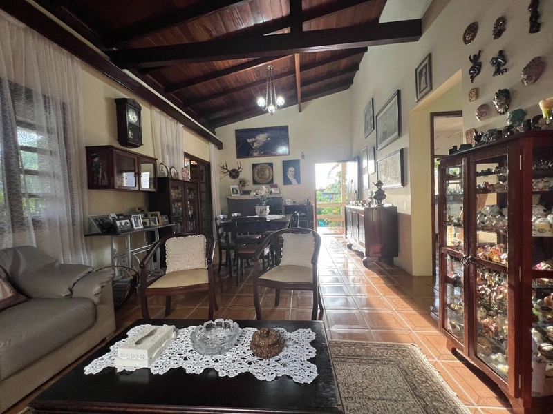 Casa em Sambaqui com 4 dormitórios 1 suíte - 160m²: 7ª foto da galeria de imagens do imóvel