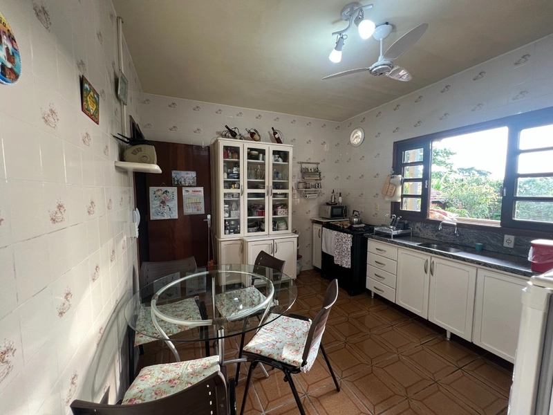Casa em Sambaqui com 4 dormitórios 1 suíte - 160m²: 16ª foto da galeria de imagens do imóvel