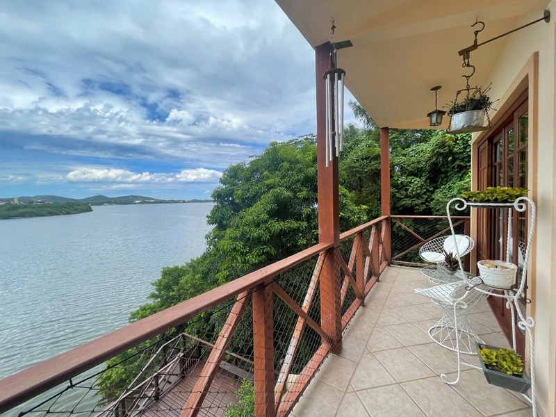 Casa na Lagoa da Conceição com 3 suítes e 1 vagas - 282m²: 2ª foto da galeria de imagens do imóvel
