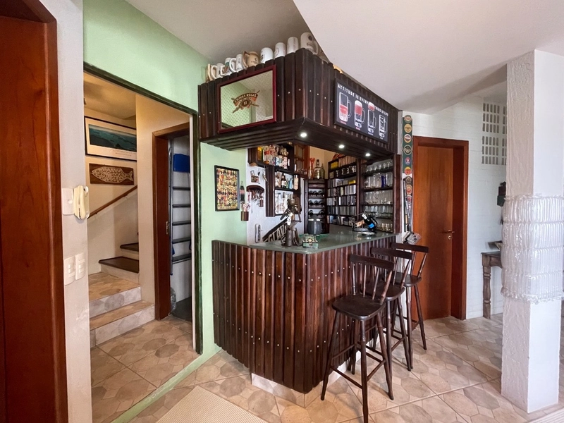 Casa na Lagoa da Conceição com 3 suítes e 1 vagas - 282m²: 3ª foto da galeria de imagens do imóvel