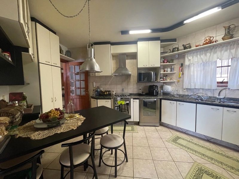 Casa na Lagoa da Conceição com 3 suítes e 1 vagas - 282m²: 6ª foto da galeria de imagens do imóvel