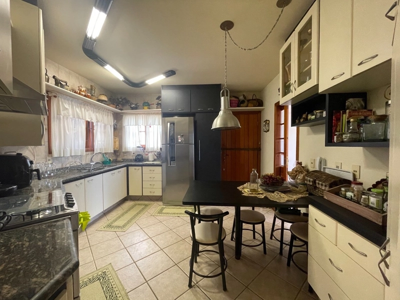Casa na Lagoa da Conceição com 3 suítes e 1 vagas - 282m²: 8ª foto da galeria de imagens do imóvel