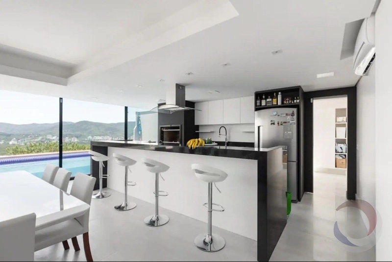 Casa na Trindade com 4 dormitórios 4 suítes e 2 vagas - 287 m²: 4ª foto da galeria de imagens do imóvel