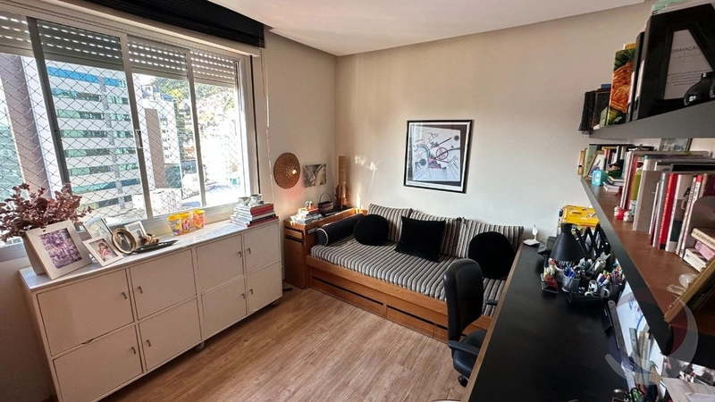 Apartamento no Centro com 5 dormitórios, sendo 3 suítes e 2 vagas: 11ª foto da galeria de imagens do imóvel