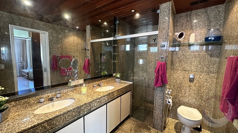 Apartamento no Centro com 5 dormitórios, sendo 3 suítes e 2 vagas: 8ª foto da galeria de imagens do imóvel