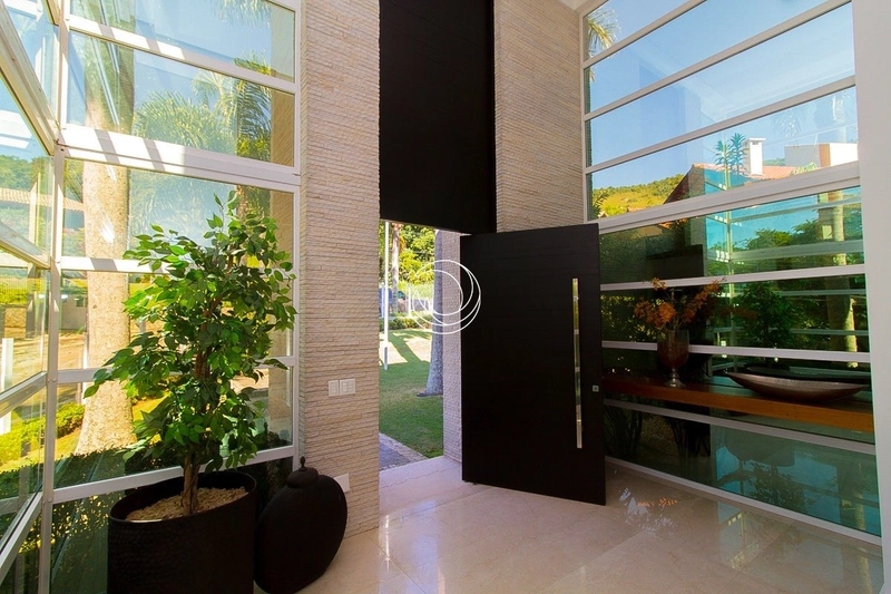 Casa residencial na Praia Brava com 6 suítes e 8 vagas - 1.097m²: 4ª foto da galeria de imagens do imóvel