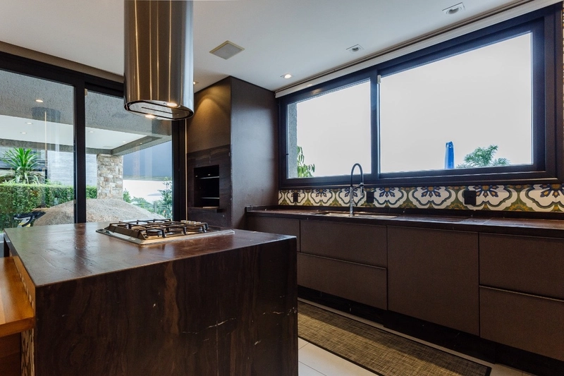 Linda Casa em Cacupé em Condomínio fechado com 4 suítes - 435m²: 15ª foto da galeria de imagens do imóvel