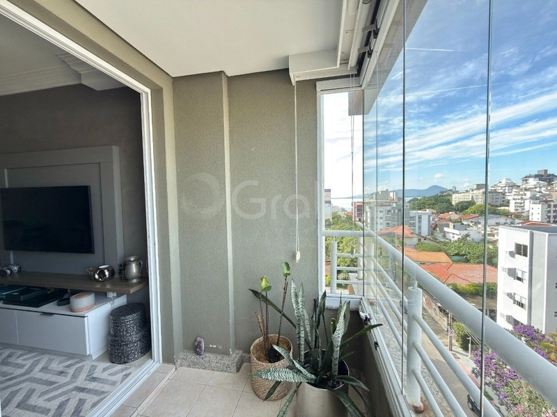 Apartamento em Coqueiros com 2 dormitórios 2 suítes e 1 vaga: 3ª foto da galeria de imagens do imóvel