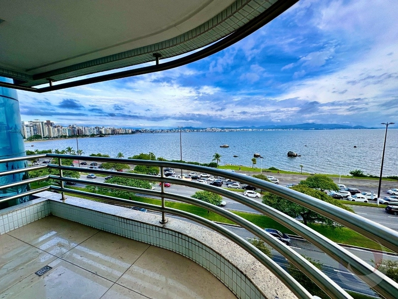 Apartamento na Beira mar de frente com 4 dormitórios sendo 4 suítes: 1ª foto da galeria de imagens do imóvel