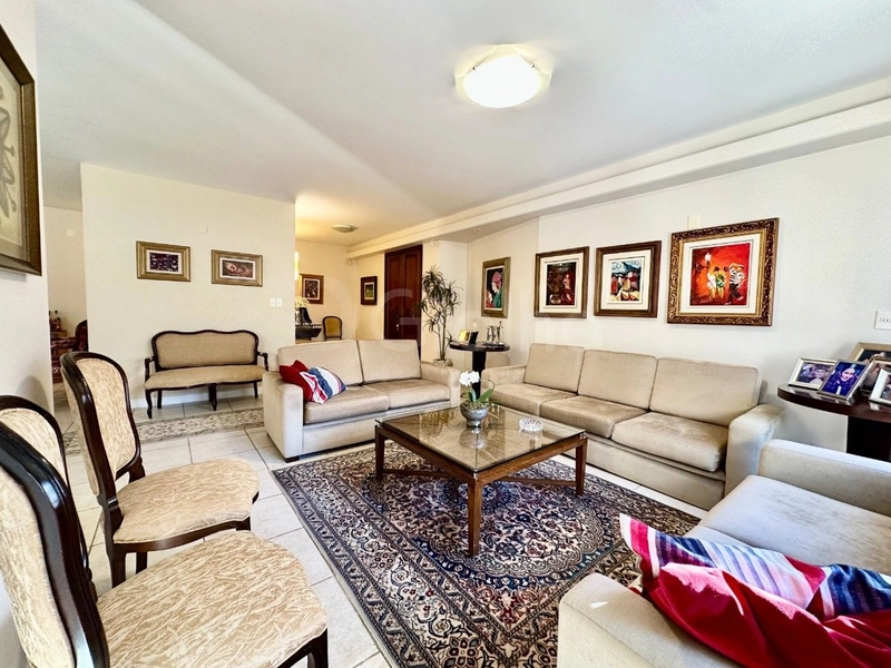 Apartamento na Beira Mar com 4 dormitórios 2 suítes e 2 vagas -264 m²: 1ª foto da galeria de imagens do imóvel