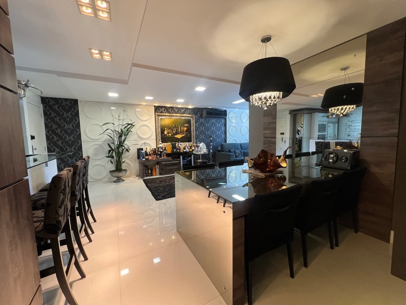 Apartamento na Beira Mar a venda com 3 suítes e 2 vagas de garagem: 1ª foto da galeria de imagens do imóvel
