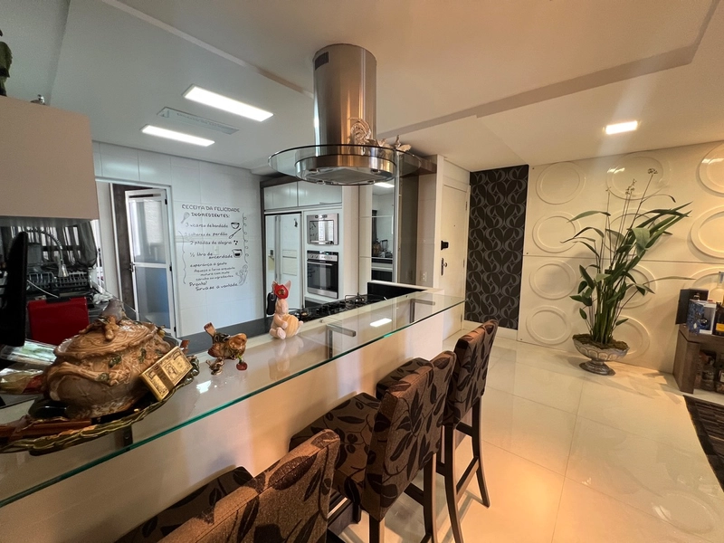 Apartamento na Beira Mar a venda com 3 suítes e 2 vagas de garagem: 5ª foto da galeria de imagens do imóvel