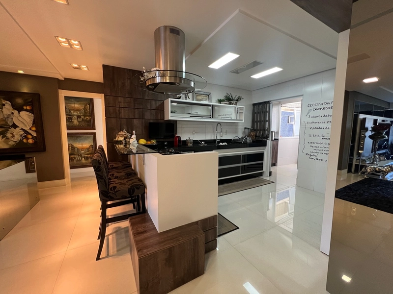 Apartamento na Beira Mar a venda com 3 suítes e 2 vagas de garagem: 3ª foto da galeria de imagens do imóvel