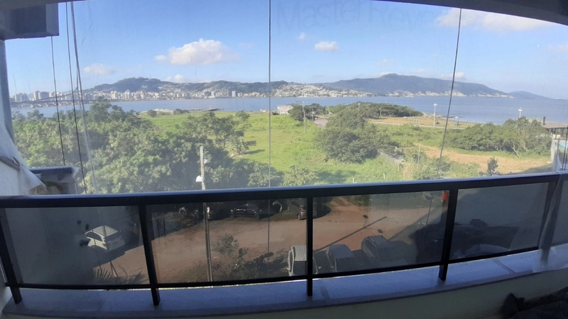 Apartamento Em Coqueiros com 3 dormitórios, sendo 1 suíte: 2ª foto da galeria de imagens do imóvel