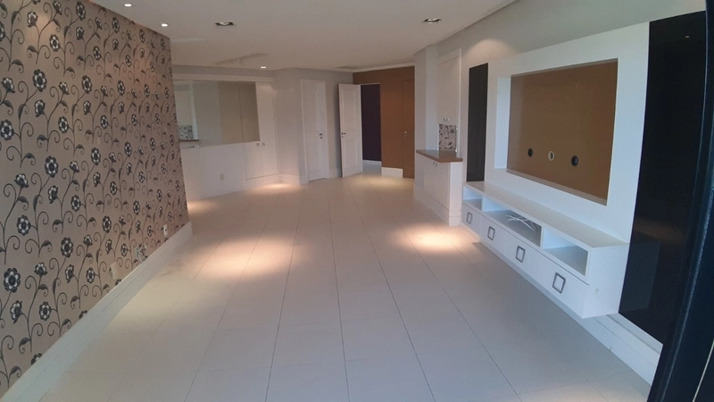 Apartamento Em Coqueiros com 3 dormitórios, sendo 1 suíte: 5ª foto da galeria de imagens do imóvel