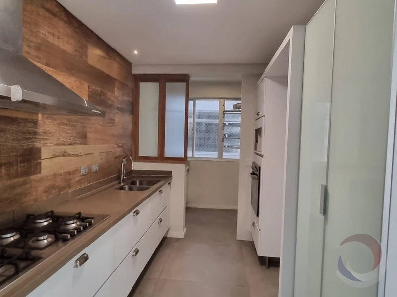 Apartamento em Coqueiros com 3 dormitórios, sendo 1 suíte, vista Mar: 13ª foto da galeria de imagens do imóvel