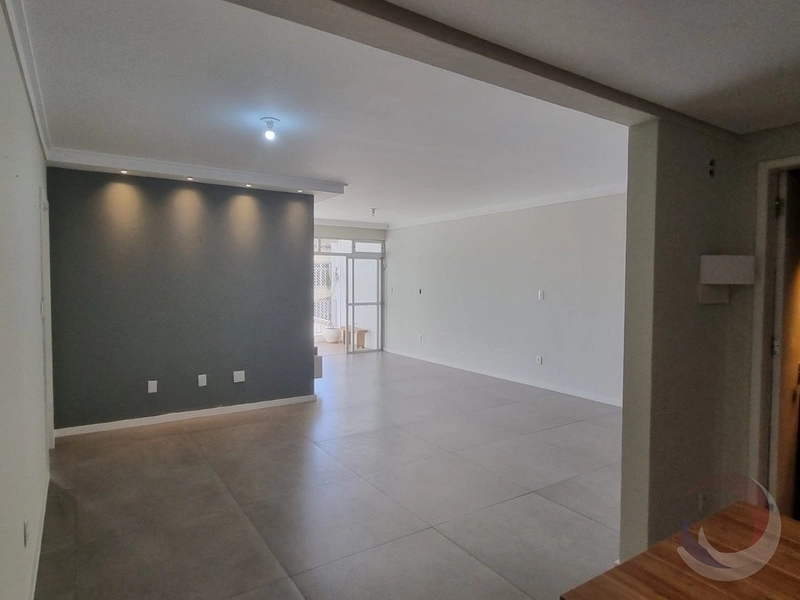 Apartamento em Coqueiros com 3 dormitórios, sendo 1 suíte, vista Mar: 2ª foto da galeria de imagens do imóvel