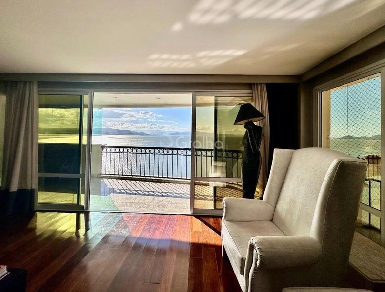 Apartamento na Beira Mar com 3 suítes com closet e hidromassagem 316m²: 5ª foto da galeria de imagens do imóvel