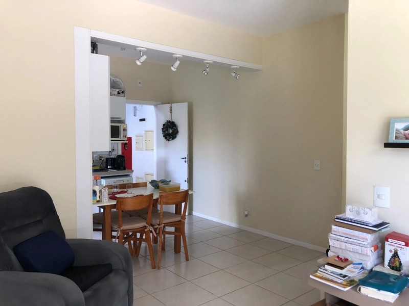 Apartamento no Campeche com 2 dormitórios, sendo 1 suíte e 1 vaga: 2ª foto da galeria de imagens do imóvel
