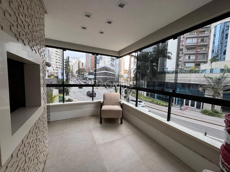 Apartamento na Agronomica com 3 dormitórios, sendo 1 suíte e 2 vagas: 2ª foto da galeria de imagens do imóvel
