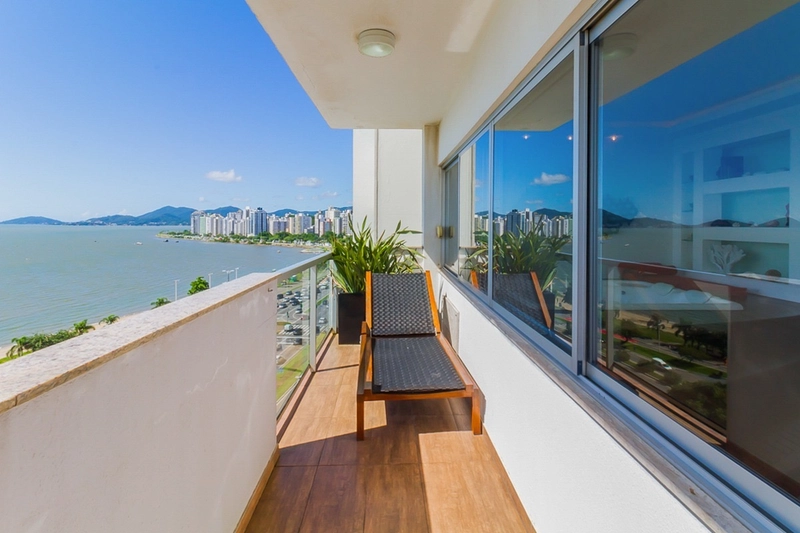 Apartamento na Beira Mar com 3 dormitórios, sendo 3 suítes e 2 vagas: 2ª foto da galeria de imagens do imóvel