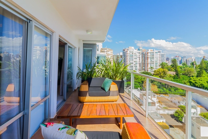 Apartamento na Beira Mar com 3 dormitórios, sendo 3 suítes e 2 vagas: 3ª foto da galeria de imagens do imóvel