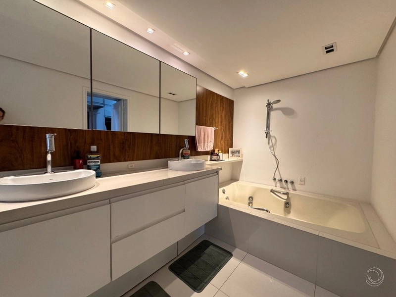Apartamento na Beira Mar com 4 dormitórios, sendo 2 suítes e 2 vagas: 28ª foto da galeria de imagens do imóvel
