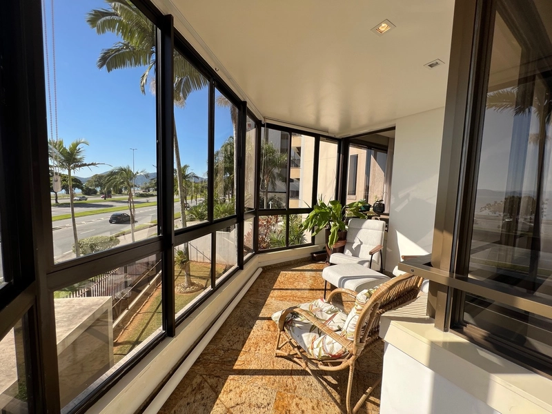 Apartamento na Beira Mar com 3 dormitórios, sendo 3 suítes e 2 vagas: 1ª foto da galeria de imagens do imóvel