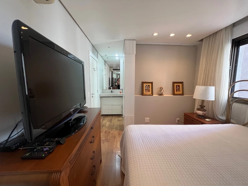 Apartamento na Beira Mar com 3 dormitórios, sendo 3 suítes e 2 vagas: 12ª foto da galeria de imagens do imóvel