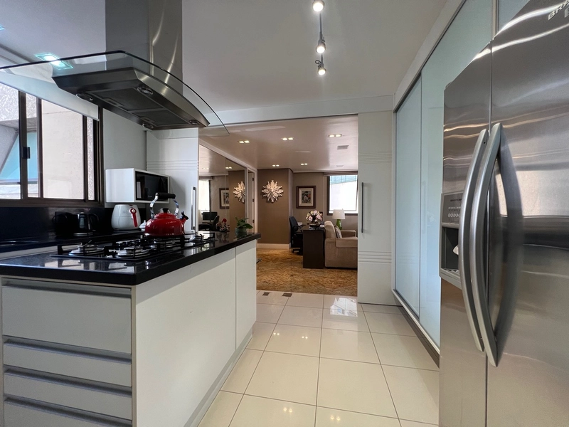 Apartamento na Beira Mar com 3 dormitórios, sendo 3 suítes e 2 vagas: 9ª foto da galeria de imagens do imóvel