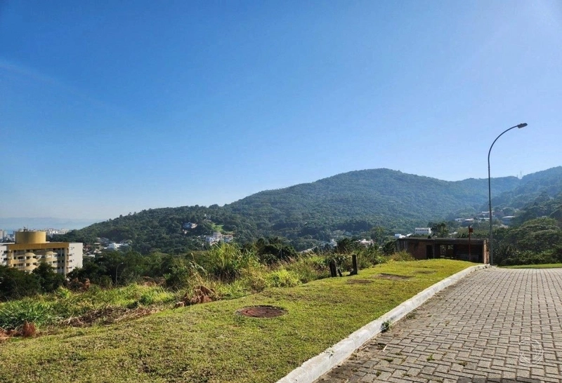 Terreno no Itacurubi com 450 m² de área: 4ª foto da galeria de imagens do imóvel