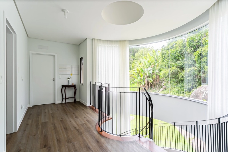 Casa em Cacupé com 4 dormitórios sendo 4 suítes e 3 vagas 319m²: 4ª foto da galeria de imagens do imóvel