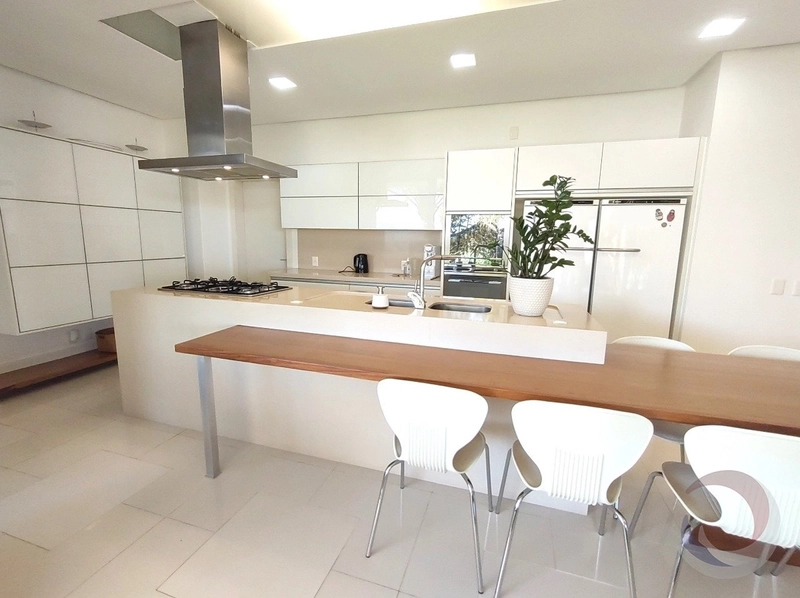 Casa residencial em condomínio fechado no Cacupé com 04 suítes: 9ª foto da galeria de imagens do imóvel